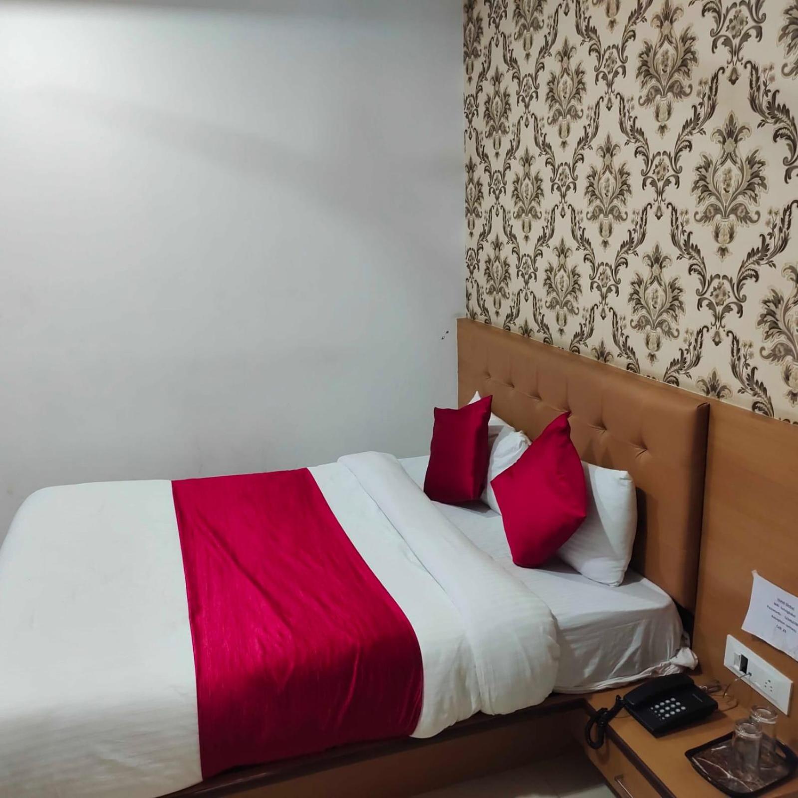 Hotel Globle Vadodara Bagian luar foto