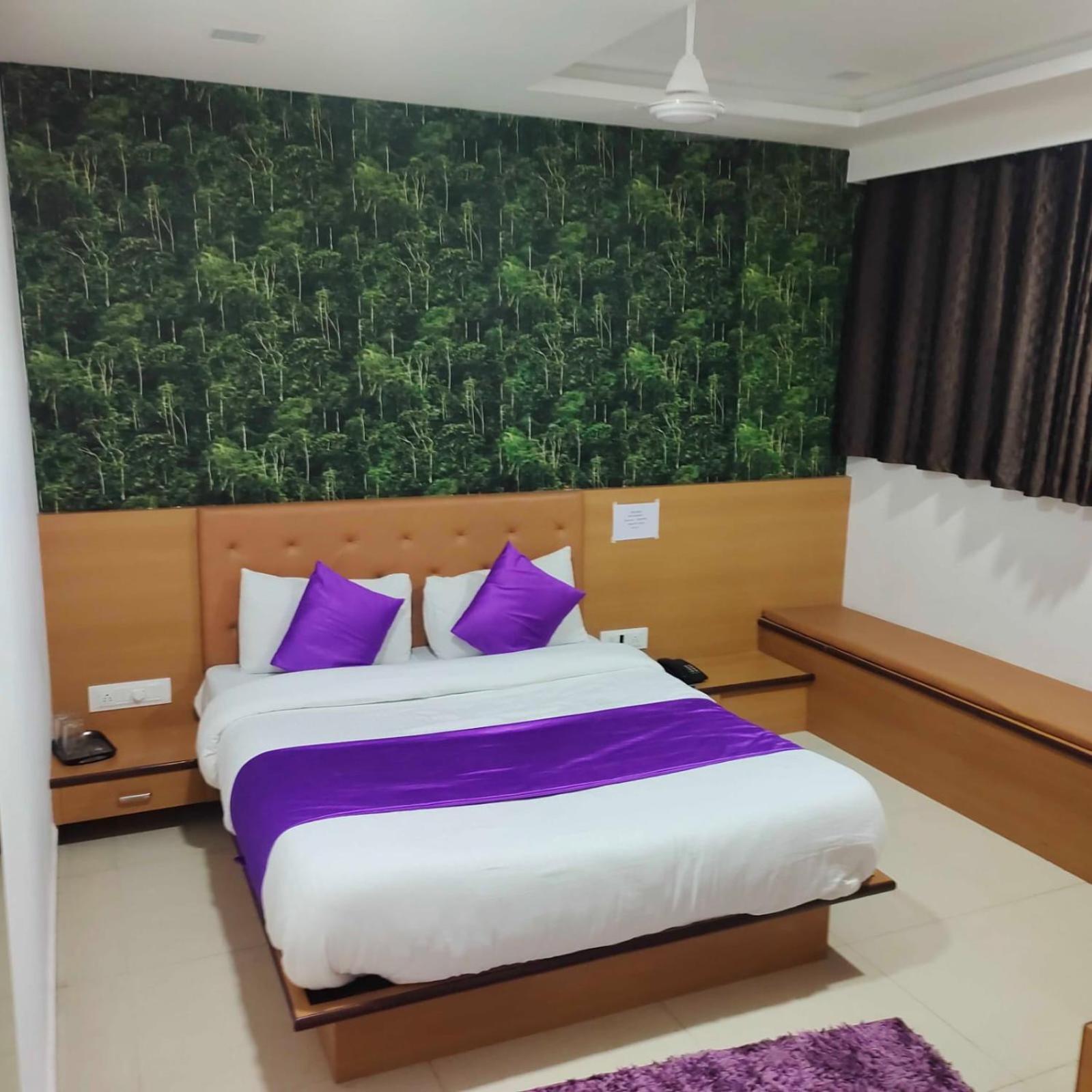 Hotel Globle Vadodara Bagian luar foto