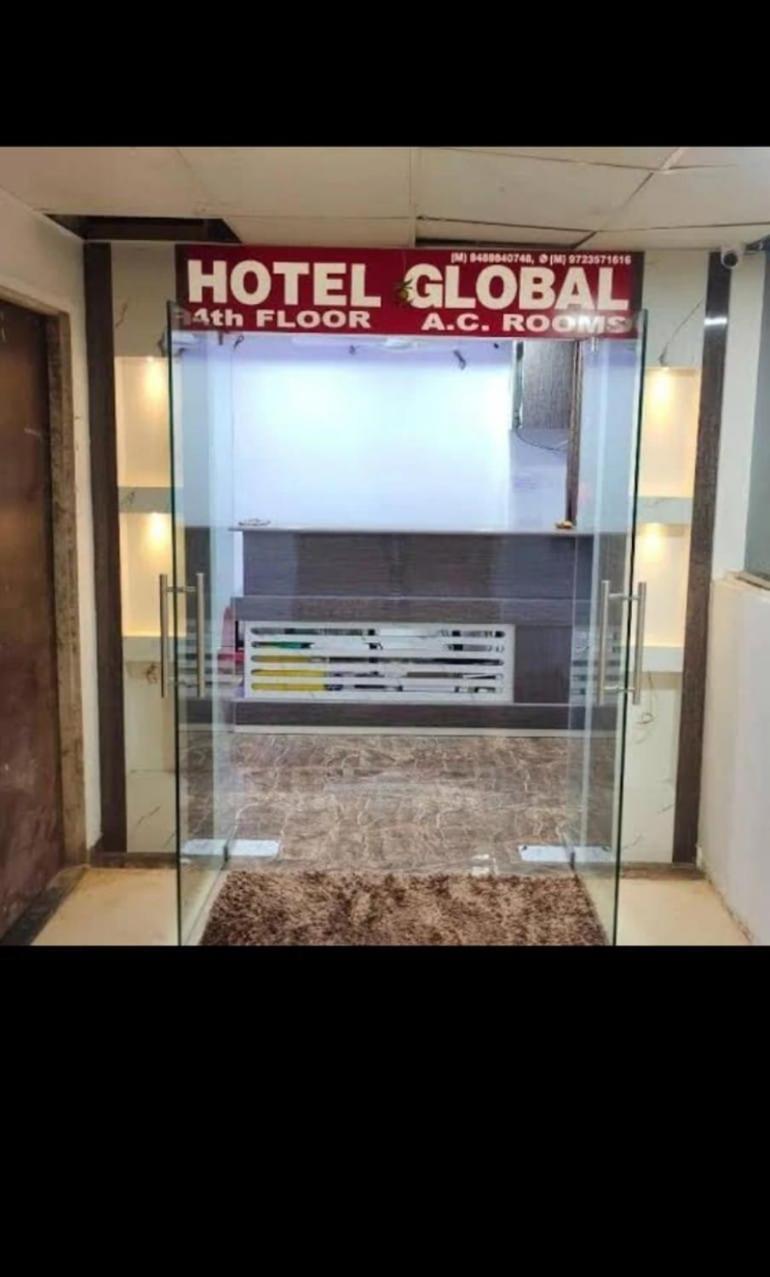 Hotel Globle Vadodara Bagian luar foto