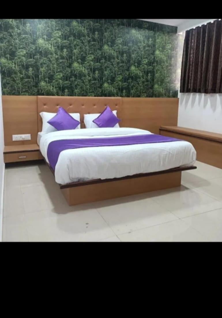 Hotel Globle Vadodara Bagian luar foto